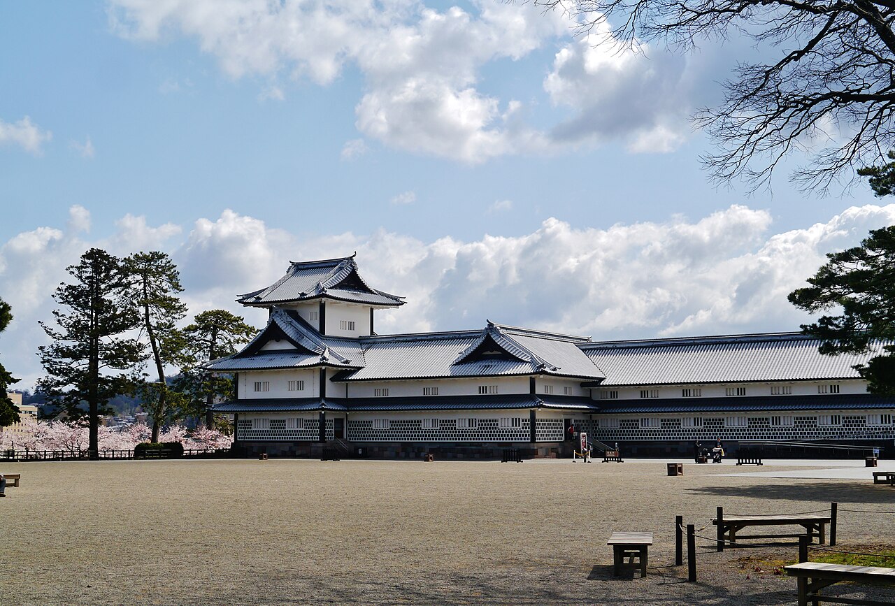 The white Hishi-yagura tower and the long Gojikken Nagaya building at Kanazawa Castle